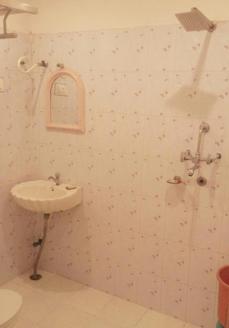 אודייפור Hotel Rajkamal International מראה חיצוני תמונה