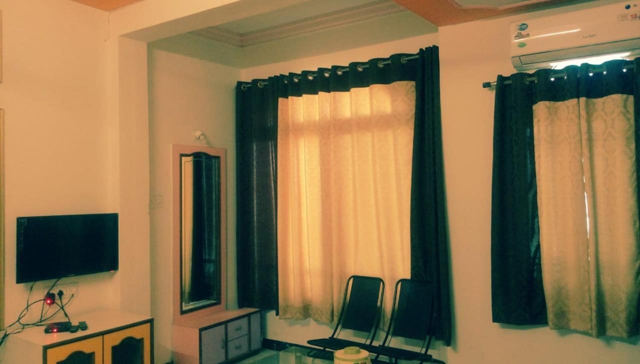 אודייפור Hotel Rajkamal International מראה חיצוני תמונה