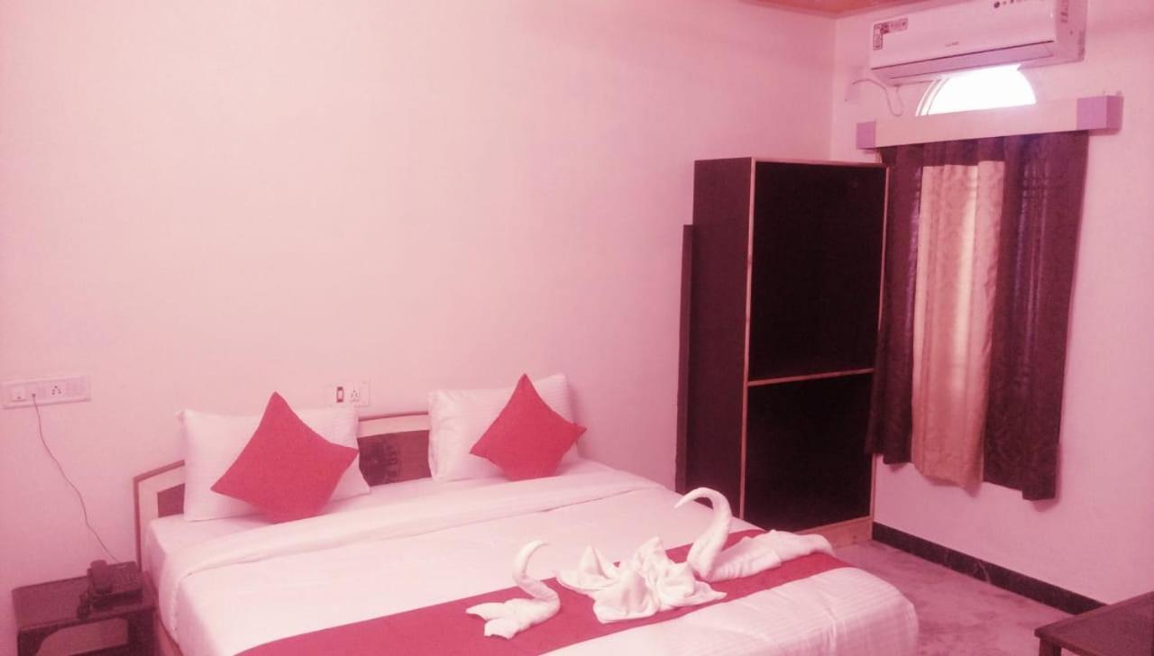 אודייפור Hotel Rajkamal International מראה חיצוני תמונה